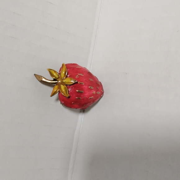 Vintage strawberry brooch pin - Picture 2 of 5